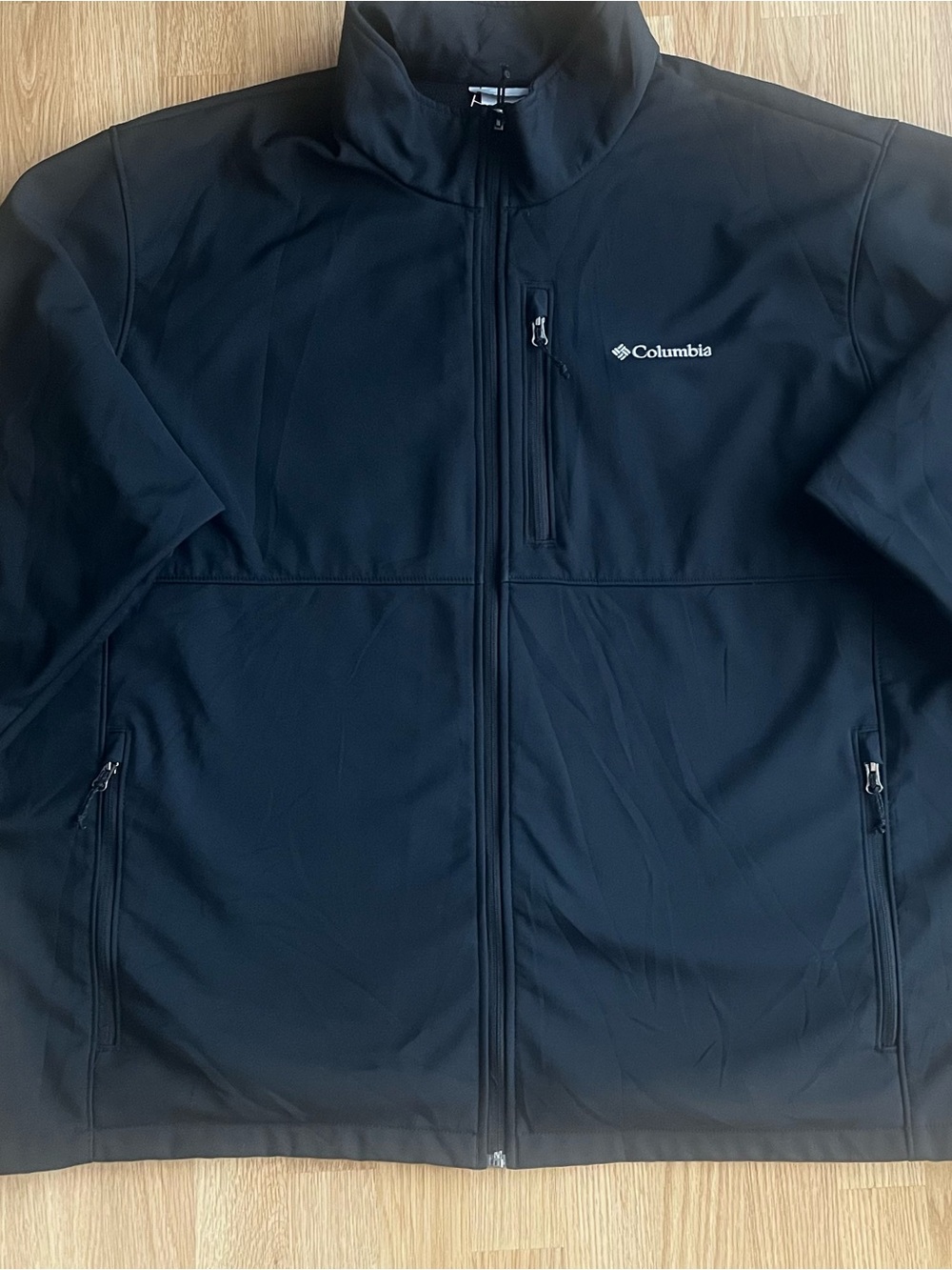 Columbia Men's Black Softshell Jacket with Zippered Chest Pocket